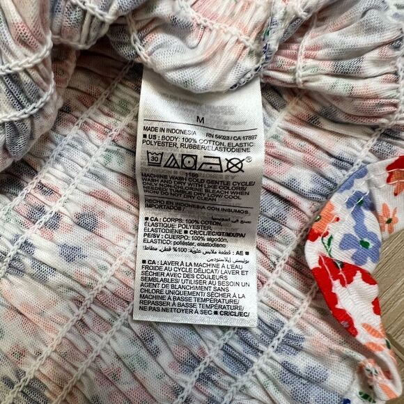 OLD NAVY Floral Smocked Tank Top Size Medium - Picture 9 of 10